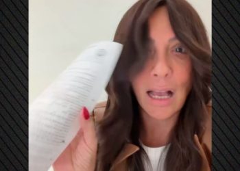 Απαγορεύτηκε-η-είσοδος-στην-Ελλάδα-σε-Τουρκοκύπρια-που-είχε-τραγουδήσει-εμβατήριο-για-την-καταστροφή-της-Σμύρνης-στην-Κομοτηνή,-«θα-το-ξαναέκανα»-λέει-η-ίδια