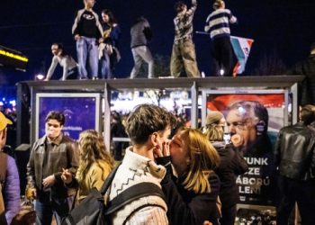 Οι-νέοι-στην-Ουγγαρία-έδιωξαν-τον-Ορμπάν-από-την-εξουσία-–-Ο-λόγος-που-έχασε-τις-εκλογές