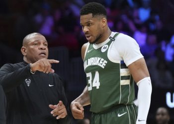 Τέλος-ο-Ντοκ-Ρίβερς-από-τους-Μπακς-–-Αντετοκούνμπο:-Για-να-υπογράψεις-νέο-συμβόλαιο,-πρέπει-κάποιος-να-σου-το-προσφέρει