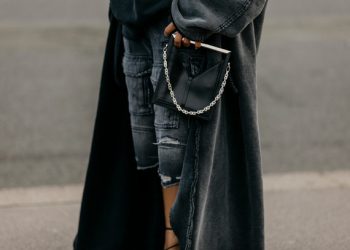 Οι-oversized-βερμούδες-που-θα-φοράτε-όλο-το-καλοκαίρι-–-5-επιλογές-για-την-ντουλάπα-σας