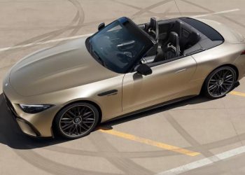 Η-mercedes-amg-sl-αφήνει-πίσω-της-το-τετρακύλινδρο-μοτέρ