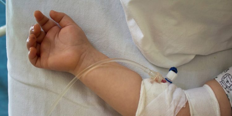 Εύβοια:-Στο-νοσοκομείο-κοριτσάκι-1,5-έτους-που-ήπιε-πετρέλαιο-–-Συνελήφθη-ο-πατέρας-του