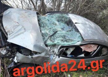 Σοβαρό-τροχαίο-στα-Καρναζέικα-Αργολίδας,-αυτοκίνητο-κατέληξε-σε-δέντρα,-δύο-τραυματίες