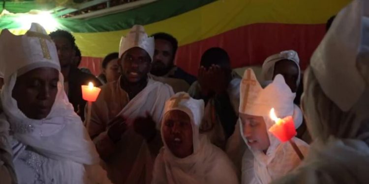 Οι-Αιθίοπες-στην-Αθήνα-γιόρτασαν-με-τύμπανα-και-χορό-την-Ανάσταση-–-Δείτε-βίντεο