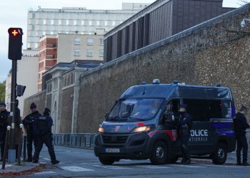 Γαλλία:-Προφυλακίστηκε-πατέρας-που-κρατούσε-το-9χρονο-παιδί-του-μέσα-σε-ένα-βαν-για-πάνω-από-έναν-χρόνο