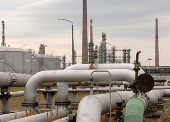 Οι-χώρες-του-Κόλπου-εξετάζουν-το-ενδεχόμενο-κατασκευής-νέων-αγωγών-για-να-αποφύγουν-το-Στενό-του-Ορμούζ