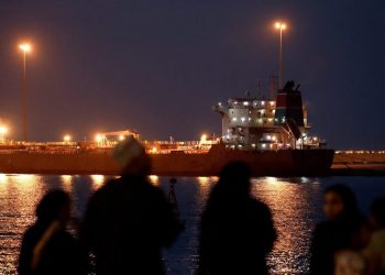 Φωτιά-στα-Στενά-του-Ορμούζ:-«Τα-κλείσαμε»-λέει-ο-Τραμπ,-«θα-σας-πνίξουμε»-απαντά-η-Τεχεράνη