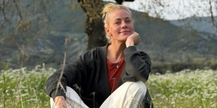 Ζέτα-Μακρυπούλια:-Οι-φωτογραφίες-της-από-την-πασχαλινή-απόδραση-στο-χωριό-της-–-«Επέστρεψα-στις-ρίζες-μου»