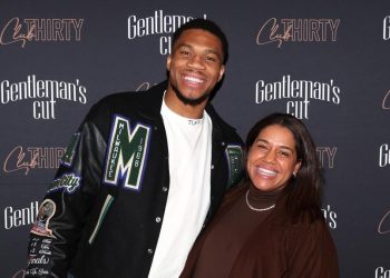 Γιάννης:-«Η-γυναίκα-μου-θα-αποφασίσει-αν-θα-μείνω-στους-Μπακς,-κάνω-ό,τι-λέει»