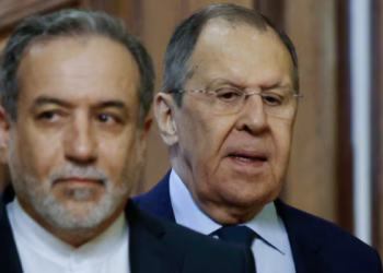 Ιράν:-Δεν-πρέπει-να-ξαναρχίσουν-οι-εχθροπραξίες,-τονίζει-ο-Λαβρόφ-στον-Αραγτσί