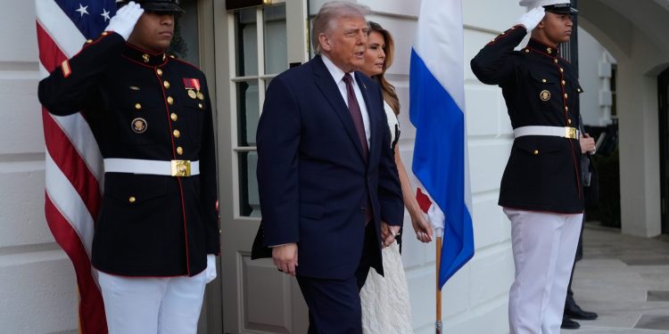 Ρήγμα-στις-σχέσεις-Τραμπ-με-καθολικές-κοινότητες-μετά-την-επίθεση-στον-Πάπα-Λέοντα-ΙΔ΄