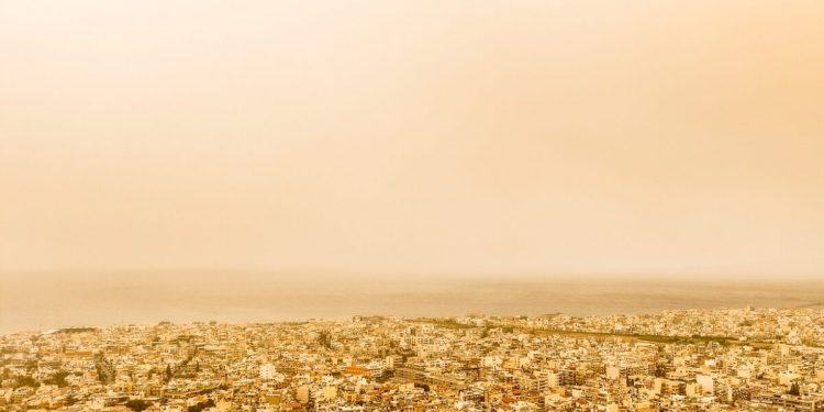 Καιρός-σήμερα:-Λασποβροχές,-αφρικανική-σκόνη-και-ισχυροί-άνεμοι