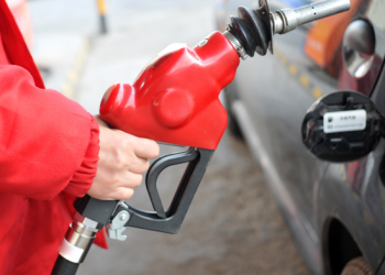 Καύσιμα:-Κάτω-από-τα-2-ευρώ-το-ντίζελ-στην-αντλία-–-Προσωρινή-«ανάσα»-εν-μέσω-διεθνούς-αβεβαιότητας