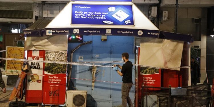 Απόπειρα-ληστείας-με-μαχαιριές-στα-Εξάρχεια:-Εκτός-κινδύνου-ο-50χρονος-–-Αναζητούνται-δύο-δράστες