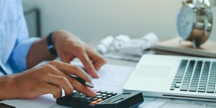 Φορολογικές-δηλώσεις:-Την-Πέμπτη-πατά-το-κουμπί-η-ΑΑΔΕ-–-Αυτόματη-υποβολή-για-1,5-εκατ.-πολίτες