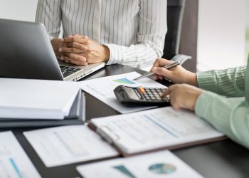 Φορολογικές-δηλώσεις:-Το-χρονοδιάγραμμα-για-την-υποβολή-των-προσυμπληρωμένων-και-τα-πεδία-που-πρέπει-να-ελεγχθούν-πριν-το-«κουμπί»-της-ΑΑΔΕ