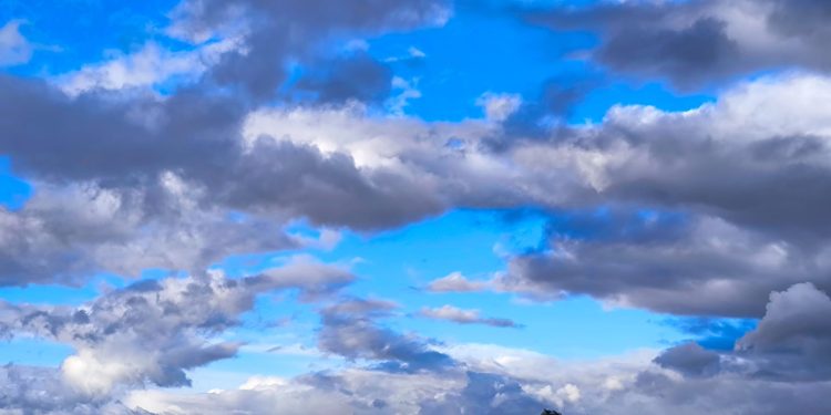 Καιρός:-Συννεφιά-και-τοπικές-βροχές-την-Τρίτη-(14/04)