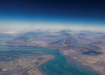 Κινεζικό-δεξαμενόπλοιο-πέρασε-από-τα-Στενά-του-Ορμούζ-παρά-το-μπλόκο-–-Ισραήλ-και-Χεζμπολάχ-συνεχίζουν-τις-επιθέσεις