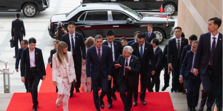 «Σεβασμός-στην-εδαφική-ακεραιότητα-ενάντια-στο-νόμο-της-ζούγκλας»-–-Τα-μηνύματα-από-την-επίσκεψη-Σάντσεθ-στο-Πεκίνο