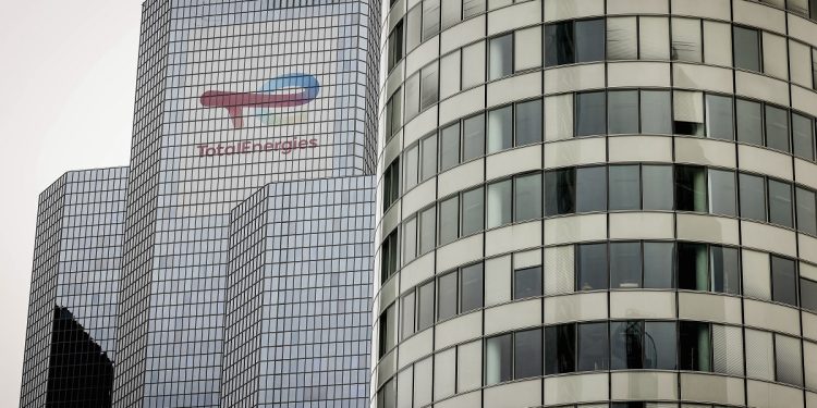 ceo-της-totalenergies:-Απόλυτη-ανάγκη-επαναλειτουργίας-των-Στενών-του-Ορμούζ-ακόμη-και-με-καταβολή-τελών