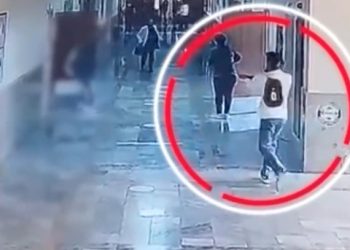 Ανατριχιαστικό-βίντεο-από-την-ένοπλη-επίθεση-σε-λύκειο-στην-Τουρκία-–-Πανικός-και-πυροβολισμοί-με-16-τραυματίες