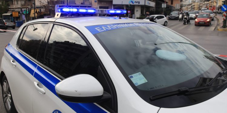 Λάρισας:-Προσπάθησε-να-καταγράψει-βίντεο-απο-αστυνομικό-έλεγχο-και-συνελήφθη