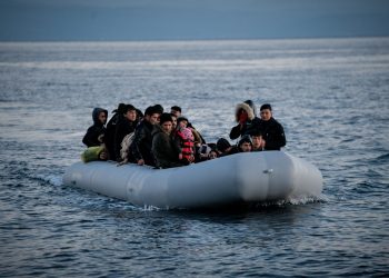 98-μετανάστες-σε-δύο-περιστατικά-νότια-της-Κρήτης-–-Συλλήψεις-διακινητή-και-επιχείρηση-διάσωσης