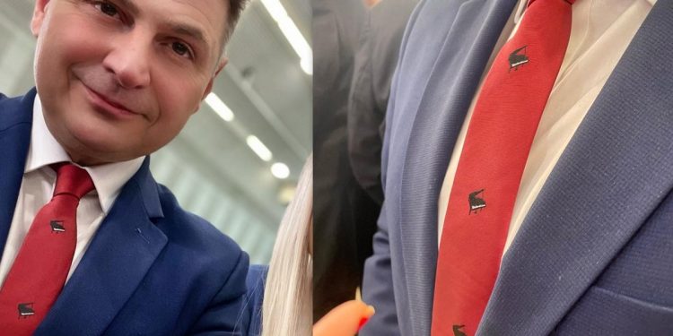 «Ρεσιτάλ»-στιλ-από-Φαραντούρη-στο-περίπτερο-της-dekagro