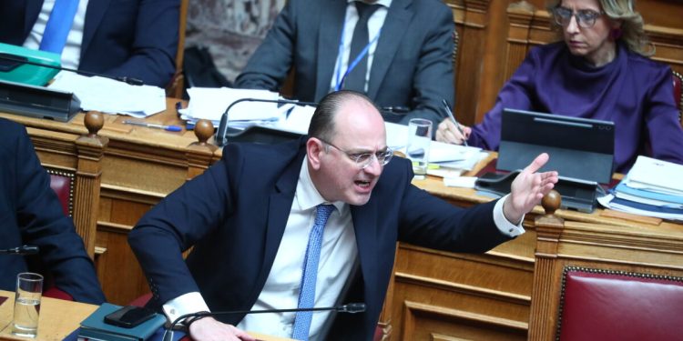 ΠΑΣΟΚ-κατά-Λαζαρίδη:-«Προσωπικό-ρουσφέτι-του-Μητσοτάκη,-σε-άλλη-χώρα-θα-είχε-αποπεμφθεί»