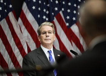 Μπέσεντ:-Αμφισβητεί-τις-προβλέψεις-ΔΝΤ-και-Παγκόσμιας-Τράπεζας-για-την-επιβράδυνση-της-αμερικανικής-οικονομίας