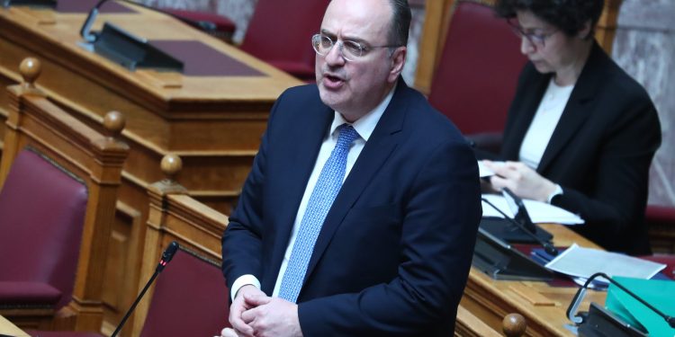 Νέο-πεδίο-πολιτικής-αντιπαράθεσης:-Στο-επίκεντρο-ο-τίτλος-σπουδών-του-Μακάριου-Λαζαρίδη