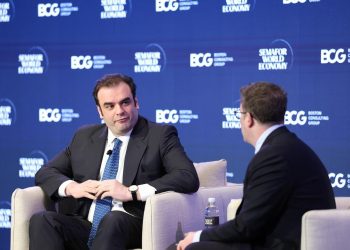 Πιερρακάκης-από-Ουάσιγκτον:-Κρίσιμοι-παράγοντες-για-την-ευρωπαϊκή-οικονομία,-η-διάρκεια-και-η-ένταση-της-ενεργειακής-κρίσης