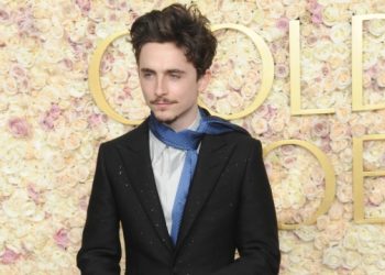 Ο-διευθύνων-σύμβουλος-της-Βασιλικής-Όπερας-του-Λονδίνου-ευχαρίστησε-τον-Τιμοτέ-Σαλαμέ-για-την-αύξηση-στις-πωλήσεις-τους