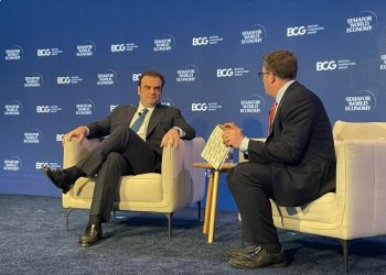 Πιερρακάκης:-Εάν-τα-Στενά-του-Ορμούζ-παραμείνουν-κλειστά-για-παρατεταμένο-χρονικό-διάστημα,-οι-επιπτώσεις-θα-είναι-μεγάλες