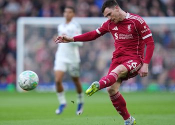 Έδωσε-τα-χέρια-με-την-Τότεναμ-ο-Ρόμπερτσον