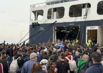 Αποκλεισμένο-το-λιμάνι-της-Μυτιλήνης-από-κτηνοτρόφους-–-Εκτός-πλοίου-700-επιβάτες