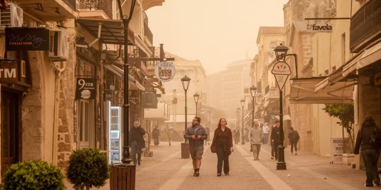 Καιρός:-Κύμα-αφρικανικής-σκόνης-θα-«πνίξει»-τη-χώρα-τις-επόμενες-ημέρες-–-Πότε-και-πού-αναμένονται-λασποβροχές