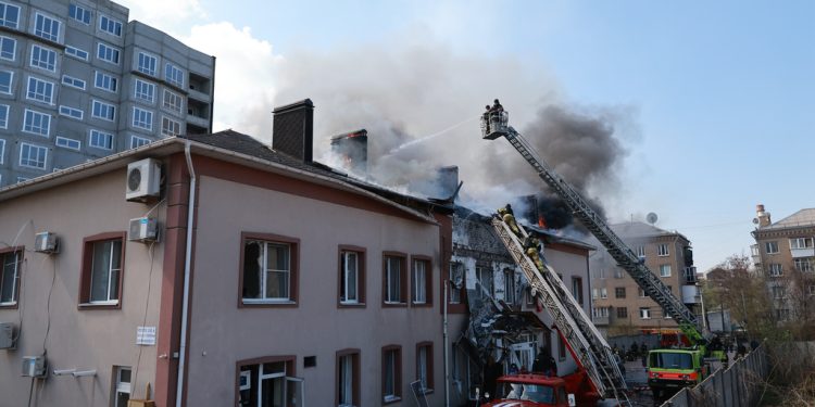 Ουκρανία:-Ένα-8χρονο-παιδί-σκοτώθηκε-και-14-άνθρωποι-τραυματίστηκαν-από-επιδρομή-ρωσικών-drone-στην-πόλη-Τσερκάσι