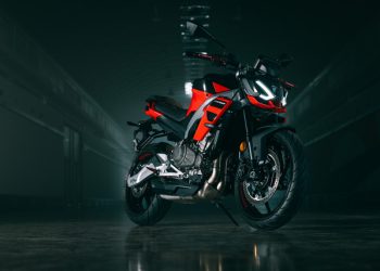 Η-aprilia-tuono-457-και-η-moto-guzzi-v7-sport-σε-προπαραγγελία