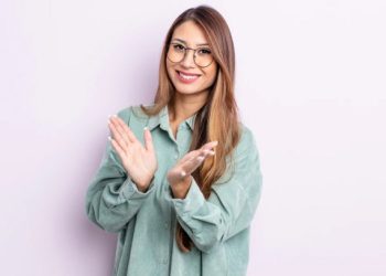 Πώς-ξεκίνησε-το-χειροκρότημα-και-πώς-καθιερώθηκε