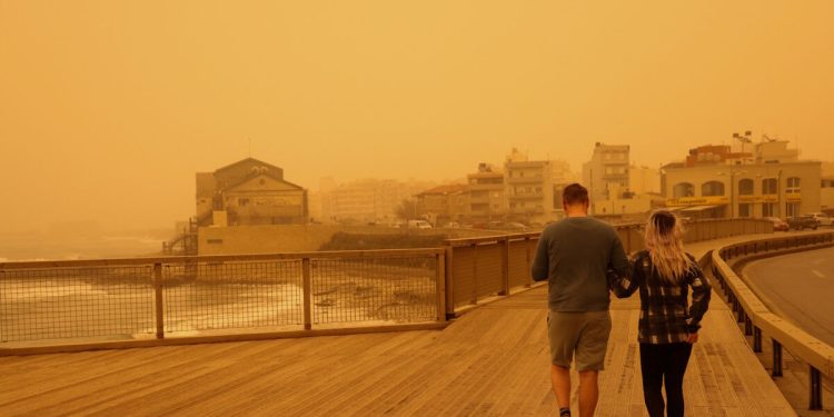 Καιρός-σήμερα:-Βροχές-στο-Ιόνιο-και-στα-δυτικά,-κεντρικά-και-βόρεια-ηπειρωτικά-–-Επιστρέφει-η-αφρικανική-σκόνη