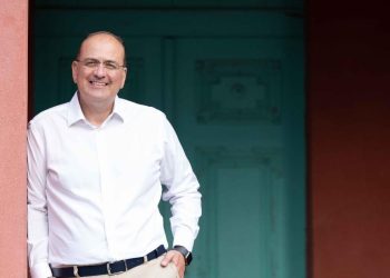 Αφοπλιστικός-Μακάριος-Λαζαρίδης:-«Η-ΝΔ.-έχει-αντίπαλο-μόνο-τα-προβλήματα-της-κοινωνίας»