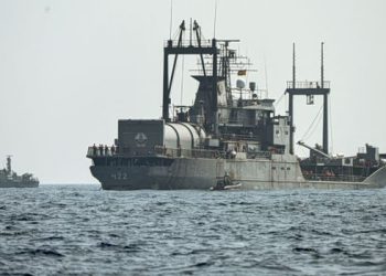 Ιράν:-Επιστρέφουν-από-τη-Σρι-Λάνκα-δεκάδες-άνδρες-της-φρεγάτας-που-τορπίλισαν-οι-ΗΠΑ