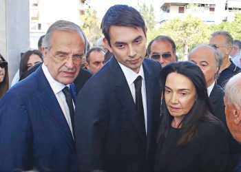 Οι-ευχές-του-Κώστα-Σαμαρά-στη-γιαγιά-του-και-η-φωτογραφία-με-την-αδελφή-του-που-έχει-φύγει-από-τη-ζωή