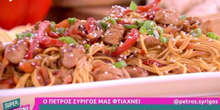 noodles-με-χοιρινό-ψαρονέφρι,-πιπεριές-και-σόγια-από-τον-Πέτρο-Συρίγο