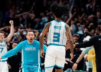 Σαρλότ-Χόρνετς-–-Μαϊάμι-Χιτ-127-126