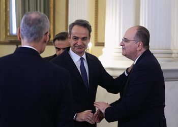 Δύο-οι-διορισμοί-του-Μακάριου-Λαζαρίδη-στο-Δημόσιο-ως-απόφοιτος-Πανεπιστημίου,-με-πτυχίο-από-κολλέγιο-«μαϊμού»