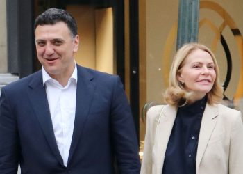 Βασίλης-Κικίλιας-–-Τζένη-Μπαλατσινού:-Στον-Πειραιά-για-τα-Θεοφάνεια-με-τον-μικρό-Παναγιώτη-–-Αντώνιο