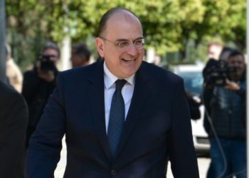 Το-παρασκήνιο-πίσω-από-τη-στήριξη-Λαζαρίδη-από-την-κυβέρνηση ενόψει-της-συζήτησης-στη-Βουλή-την-Πέμπτη