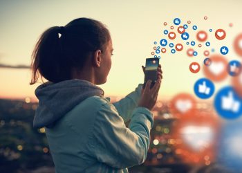 Ψηφιακή-ασπίδα-για-τους-ανήλικους:-Μηχανισμοί-για-την-προστασία-της-ψυχικής-υγείας-των-παιδιών-κάτω-των-15-ετών